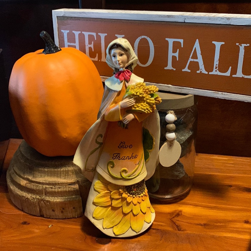 Give Thanks Fall pilgrimage lady with inspirational quote